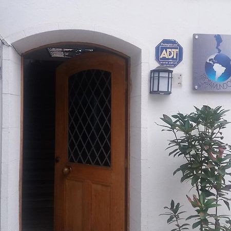 Trotamundos Hostal Santiago del Cile Esterno foto