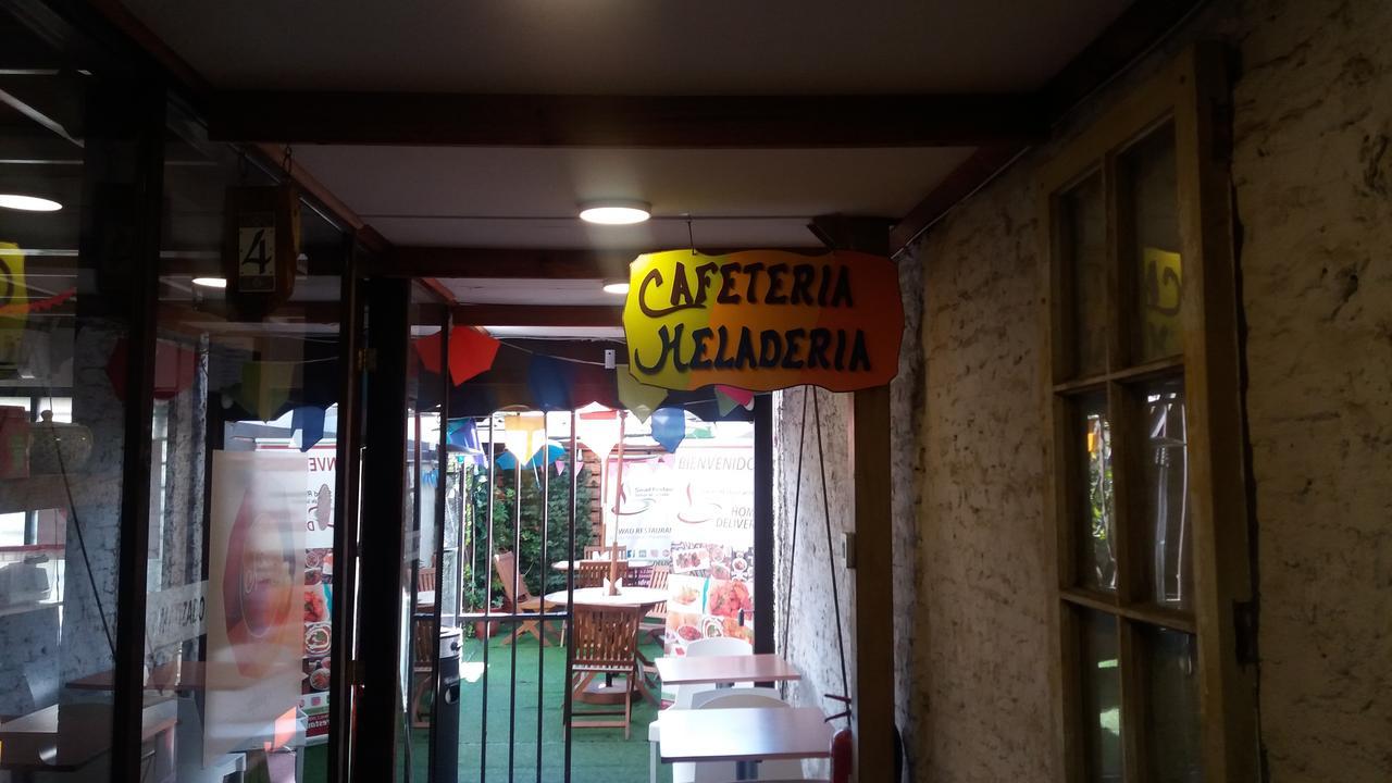 Trotamundos Hostal Santiago del Cile Esterno foto